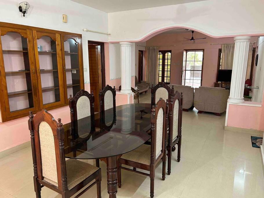 La Casa Trivandrum 4 Bhk Ac Luxury At Centre, Just 6 Kms To Airport Villa
