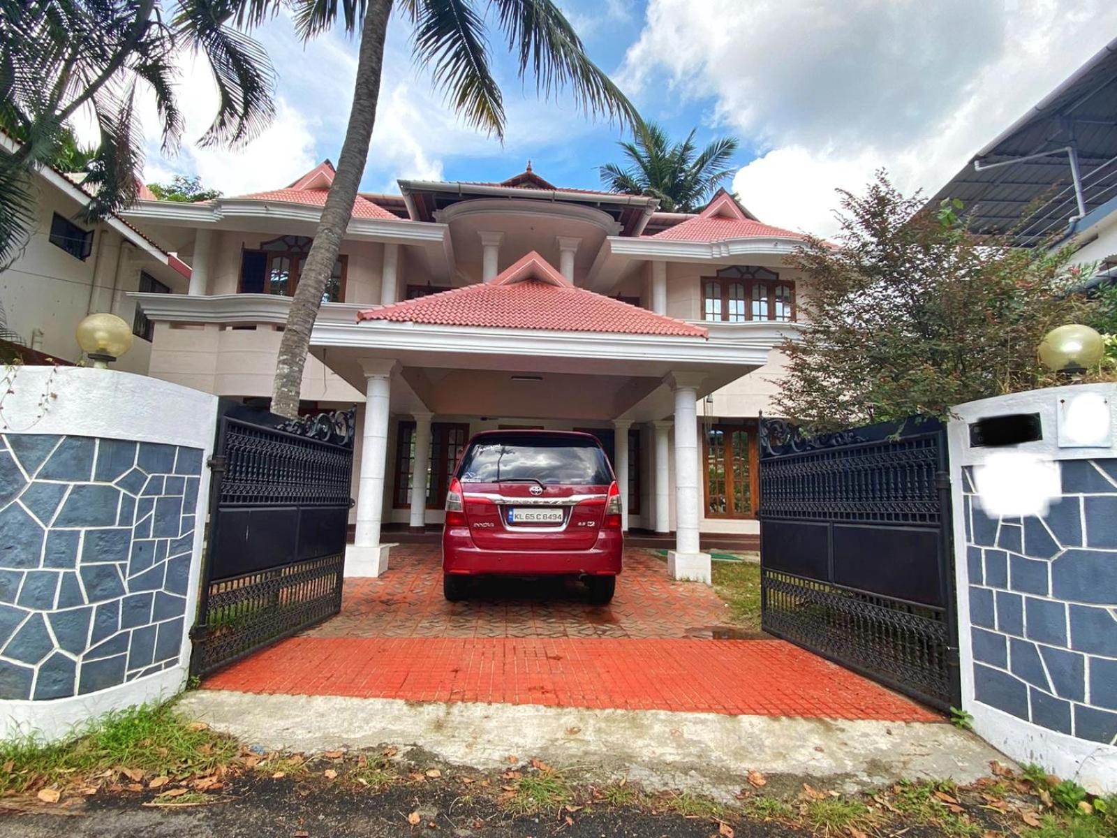 La Casa Trivandrum 4 Bhk Ac Luxury At Centre, Just 6 Kms To Airport Villa
