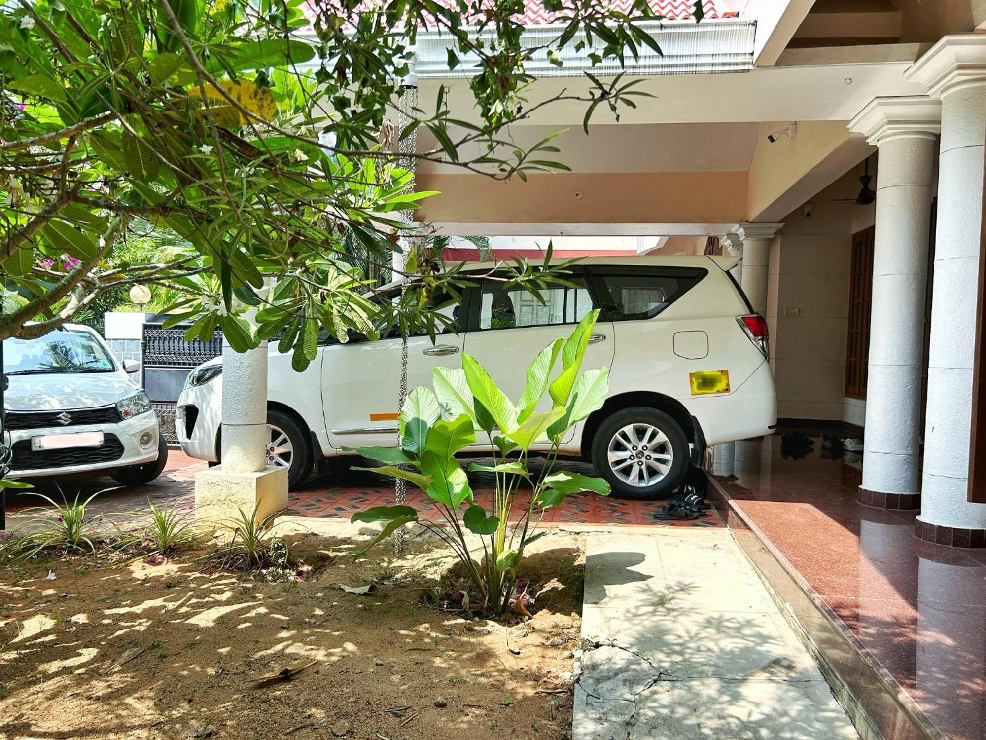 La Casa Trivandrum 4 Bhk Ac Luxury At Centre, Just 6 Kms To Airport Thiruvananthapuram