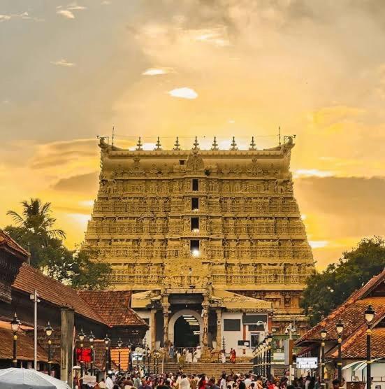 La Casa Trivandrum 4 Bhk Ac Luxury At Centre, Just 6 Kms To Airport *